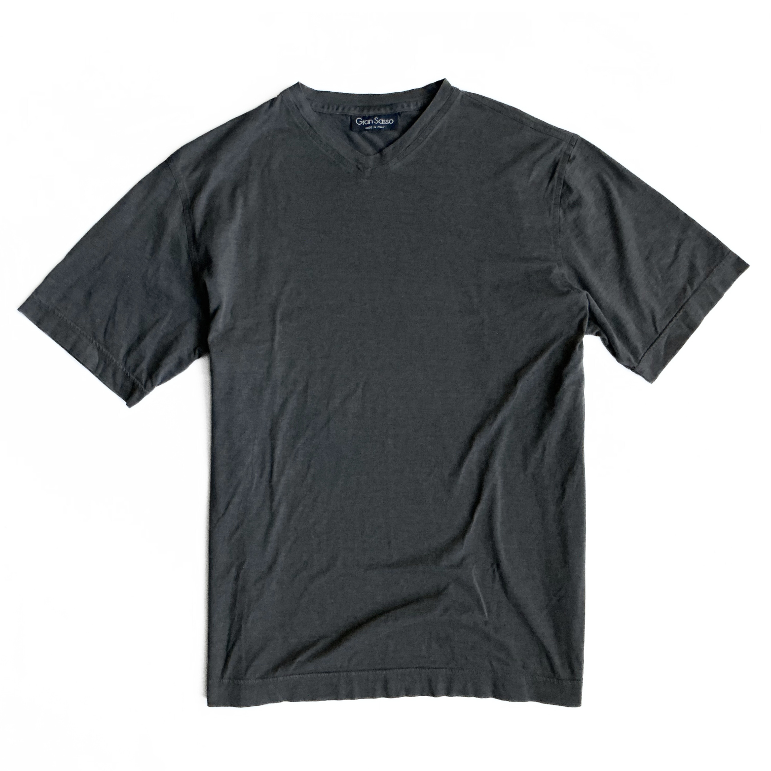 Gran Sasso V Neck T-Shirt in Stealth Grey