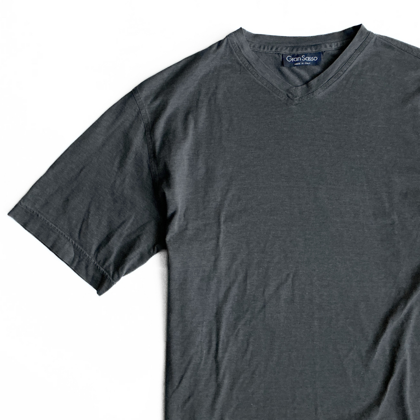 Gran Sasso V Neck T-Shirt in Stealth Grey