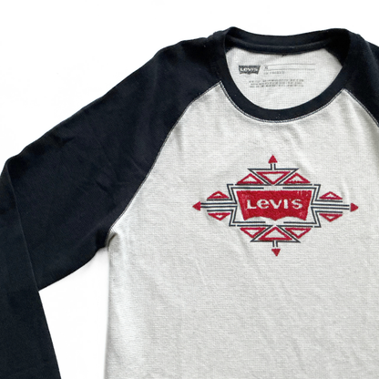 Levi's Studded Graphic Raglan Shirt in Navy / White